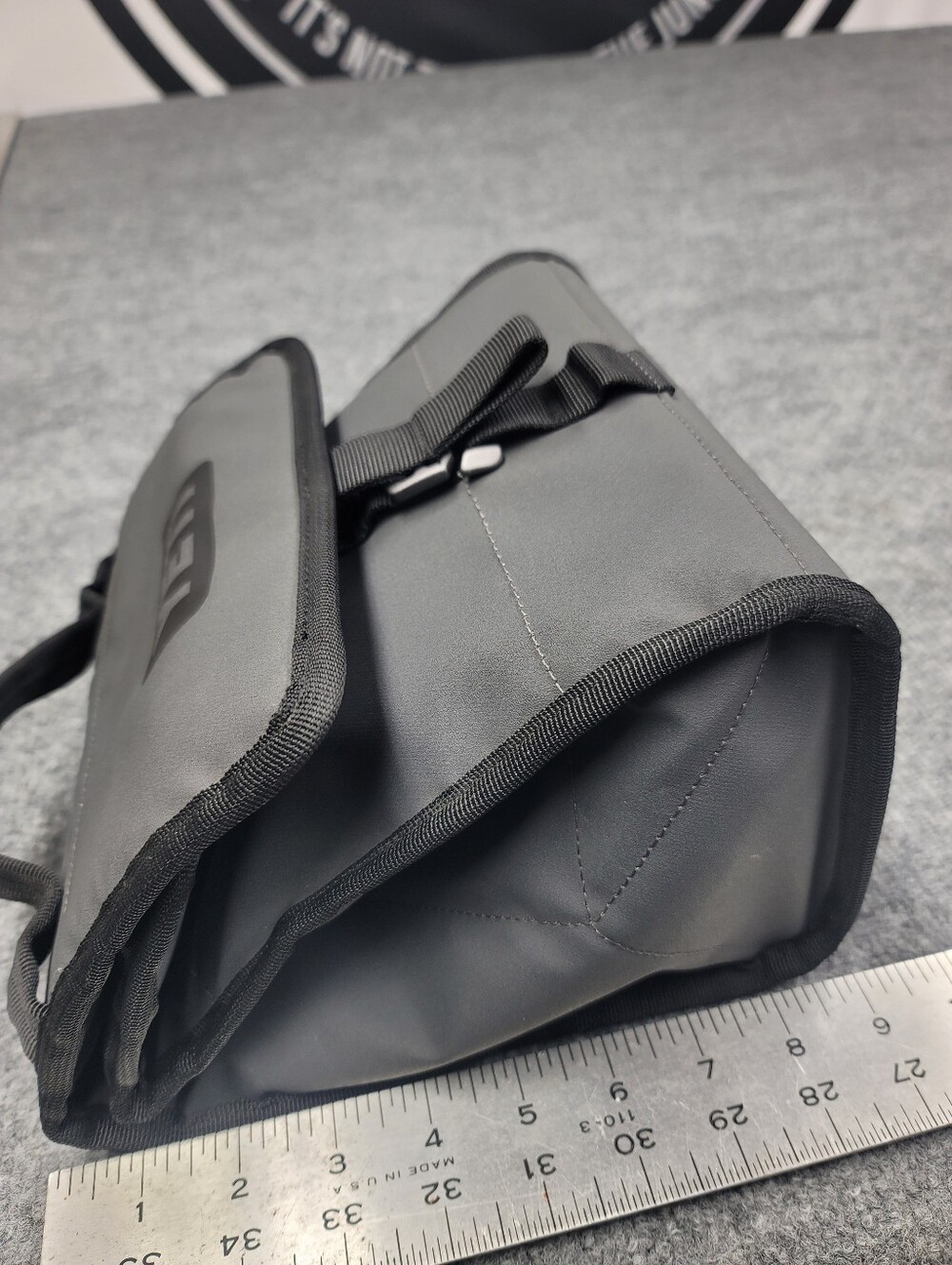 Yeti Day Trip Small Lunch Bag Charcoal Gray Insulated Cooler - Picture 12 of 12